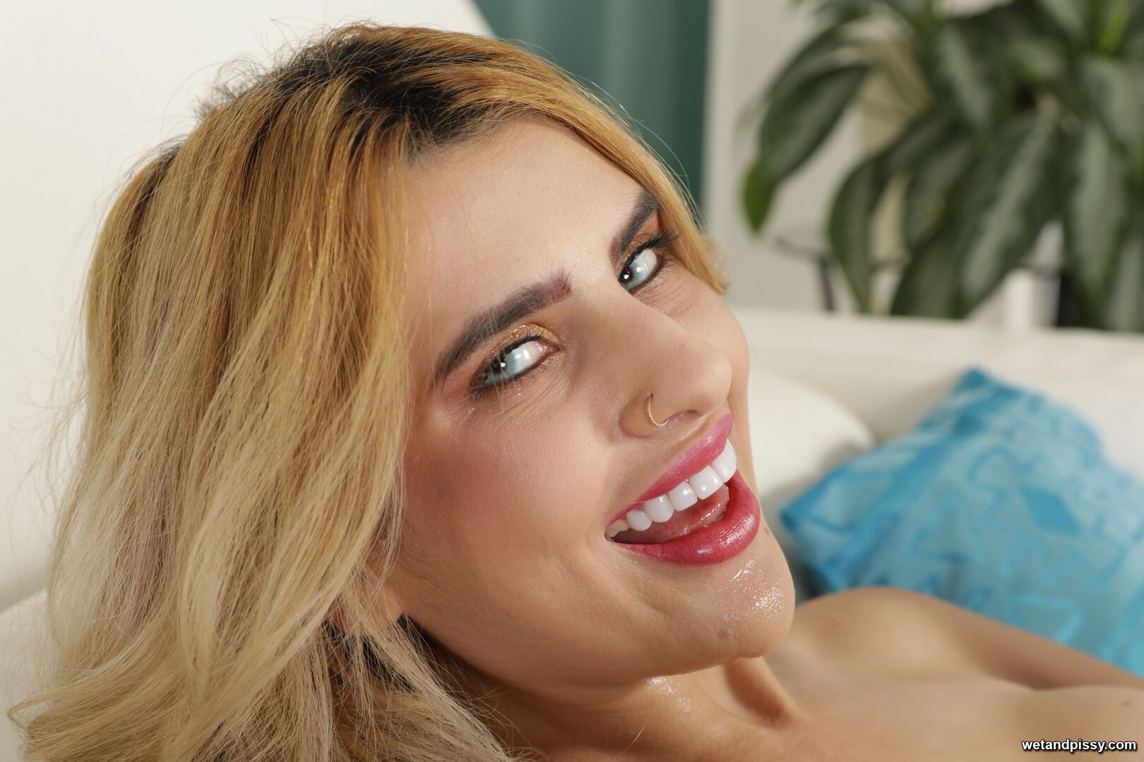Lola Morango — Brazilian Streams