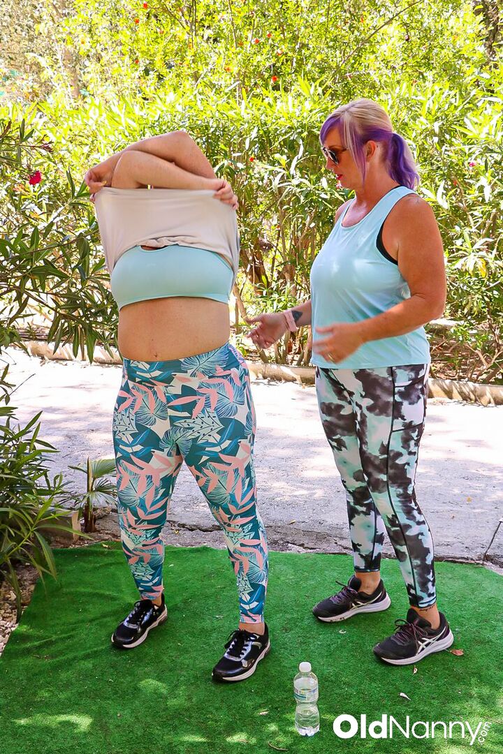 LICKING PUSSIES INSTEAD OF STRETCHING