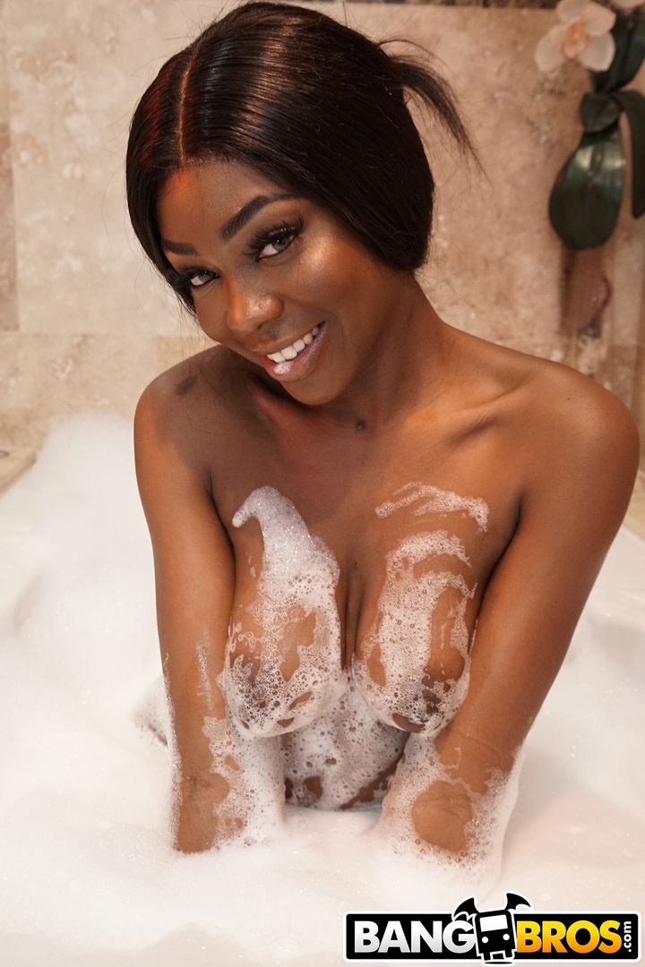 Tori’s Bathtub Fuck