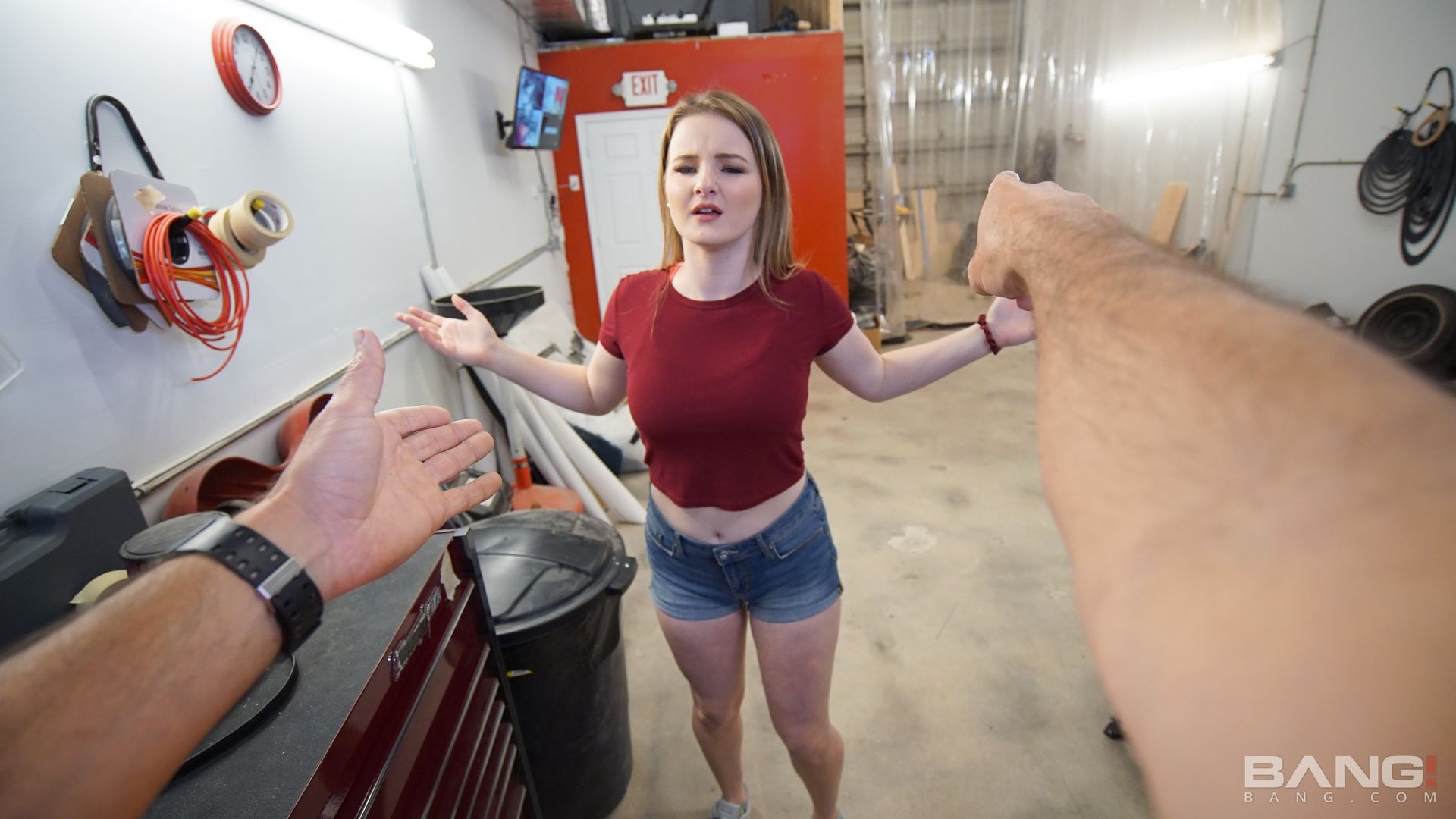 Eliza Eves Owes Too Much For The Bill But Fucks The Mechanic Good Instead