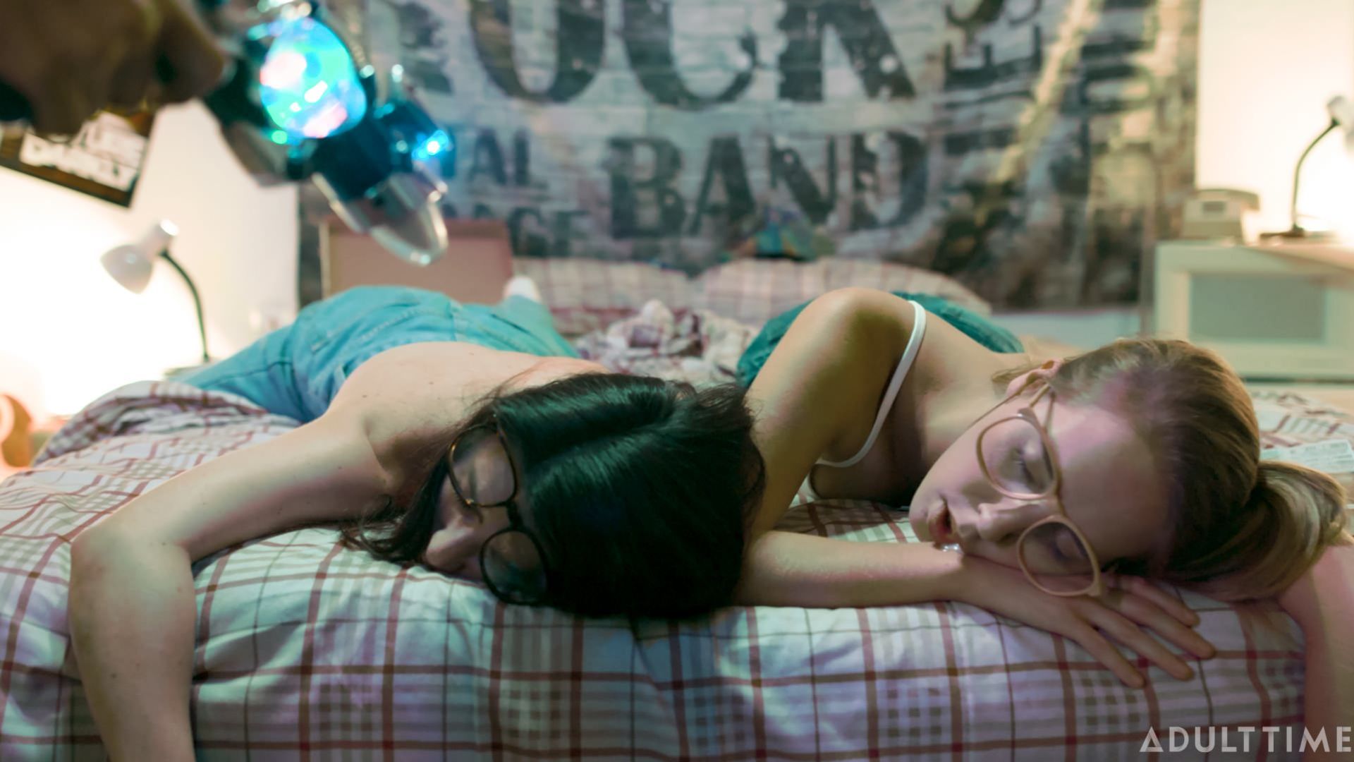 Girlcore | S2 E3 | SHE BLINDED ME WITH SCIENCE