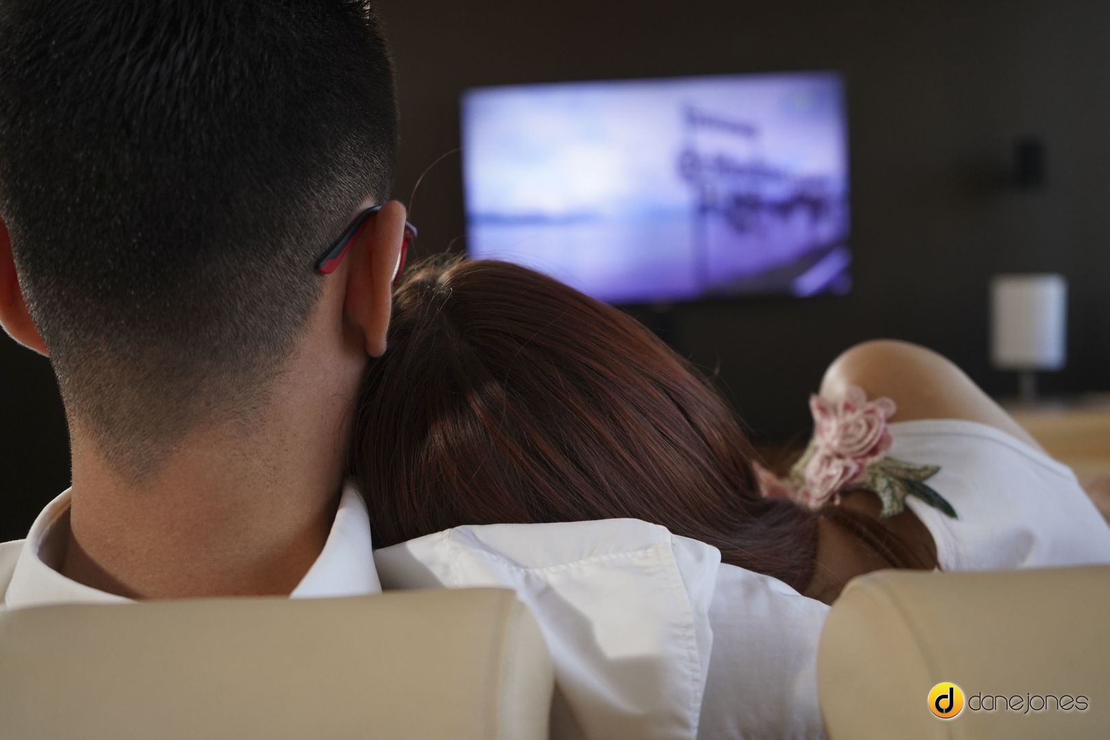 Distracted from movie by blowjob