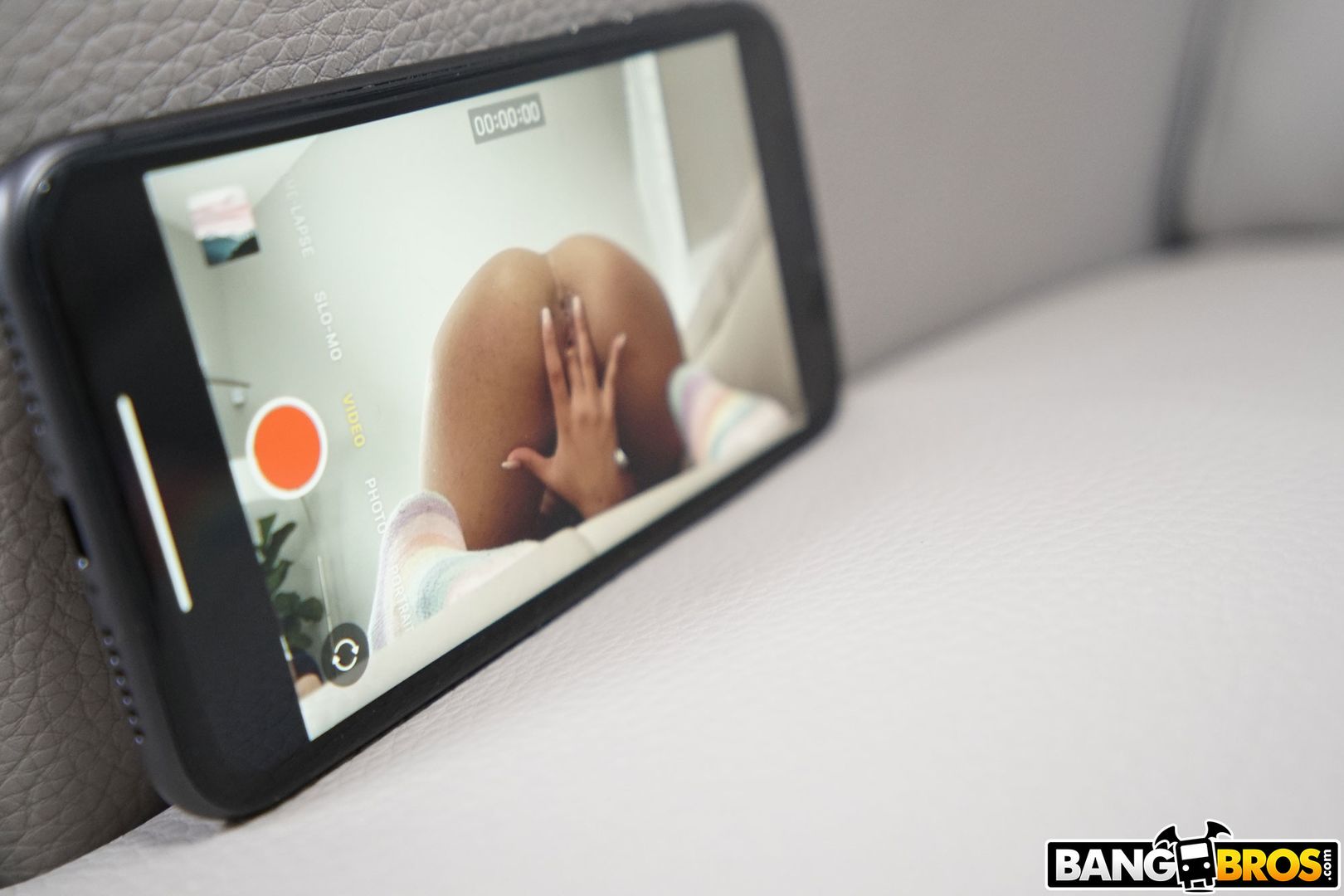 Rachel Rivers Gets Caught Taking Nudes