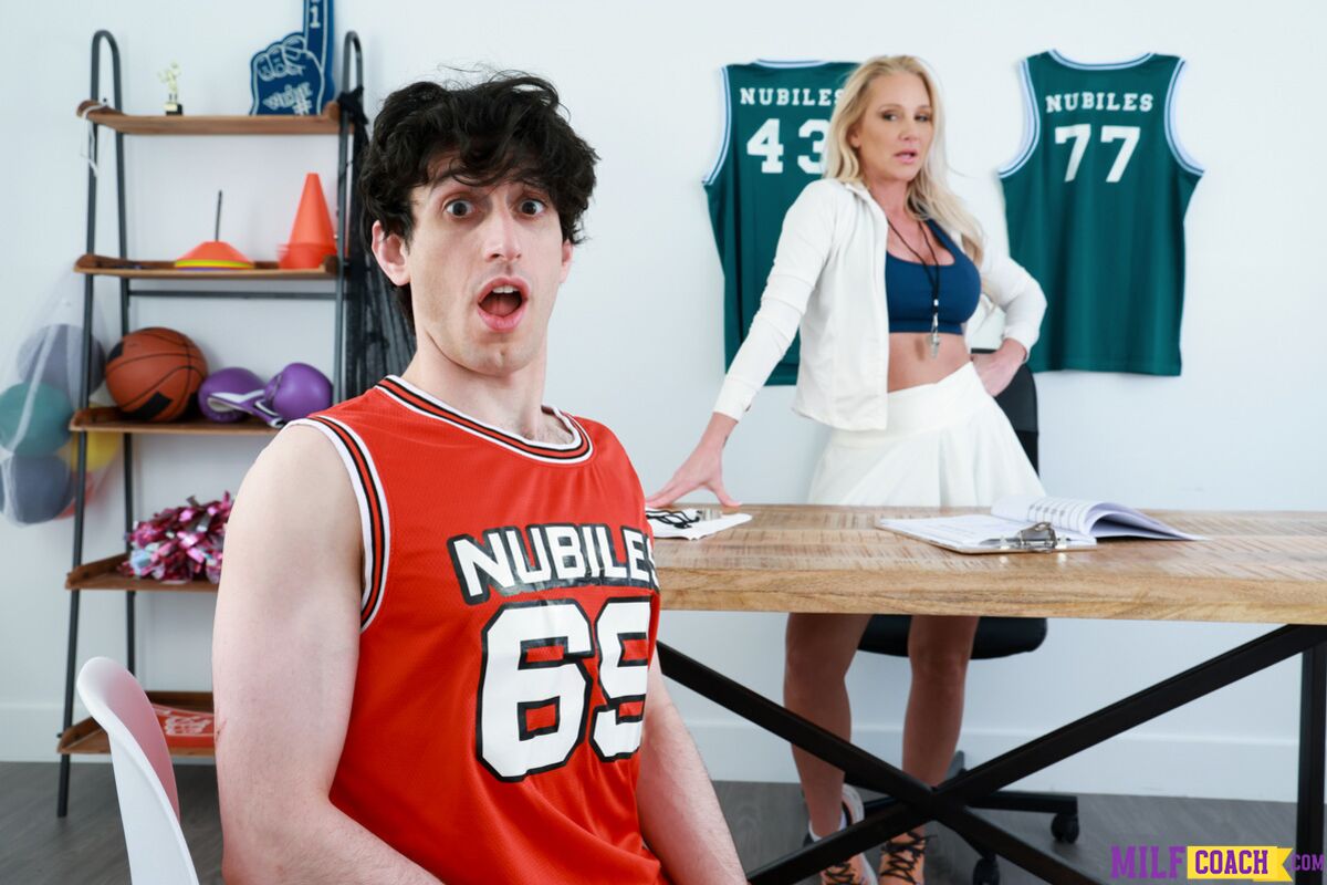 Showing Coach Im Built To Win - S1:E8