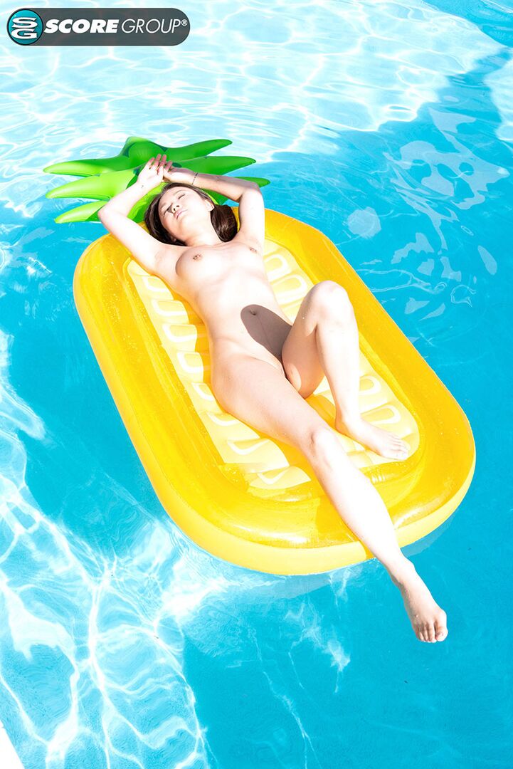 Cute Little Asian Lulu Chu Rubs Her Pussy While Floating in a Pool