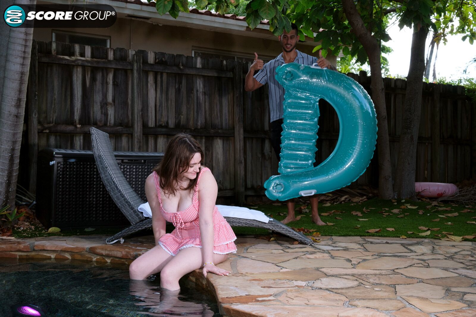Teen newcomer Lilibet gets her curves worshiped by a stud before he fucks her pussy and jizzes on her DD-cup boobs and face.