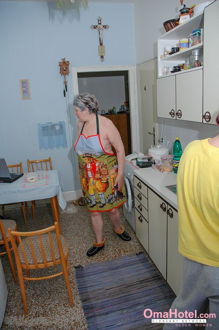 GORGEOUS GRANDMA GETS NAUGHTY DURING HOUSEWORK