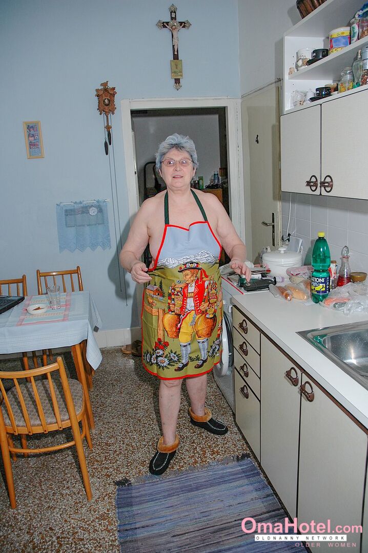 GORGEOUS GRANDMA GETS NAUGHTY DURING HOUSEWORK