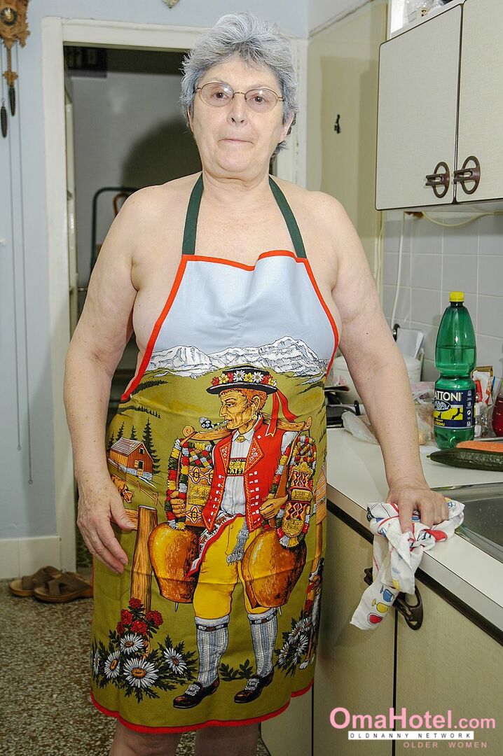 GORGEOUS GRANDMA GETS NAUGHTY DURING HOUSEWORK