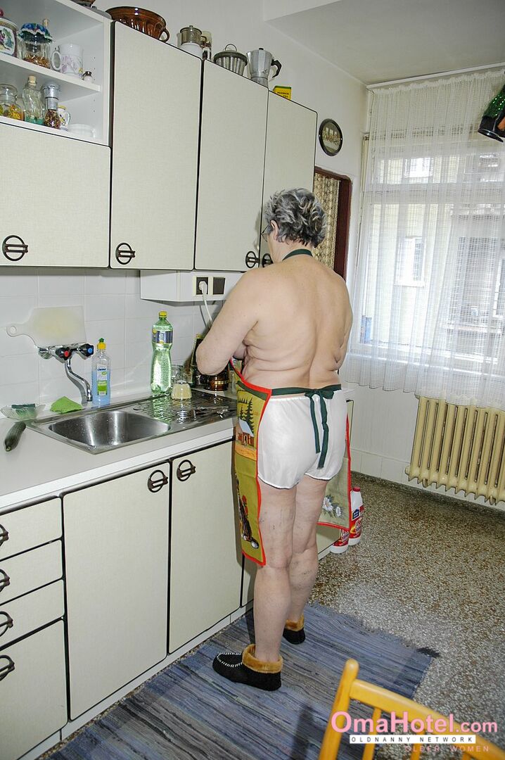 GORGEOUS GRANDMA GETS NAUGHTY DURING HOUSEWORK