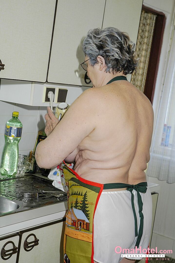 GORGEOUS GRANDMA GETS NAUGHTY DURING HOUSEWORK