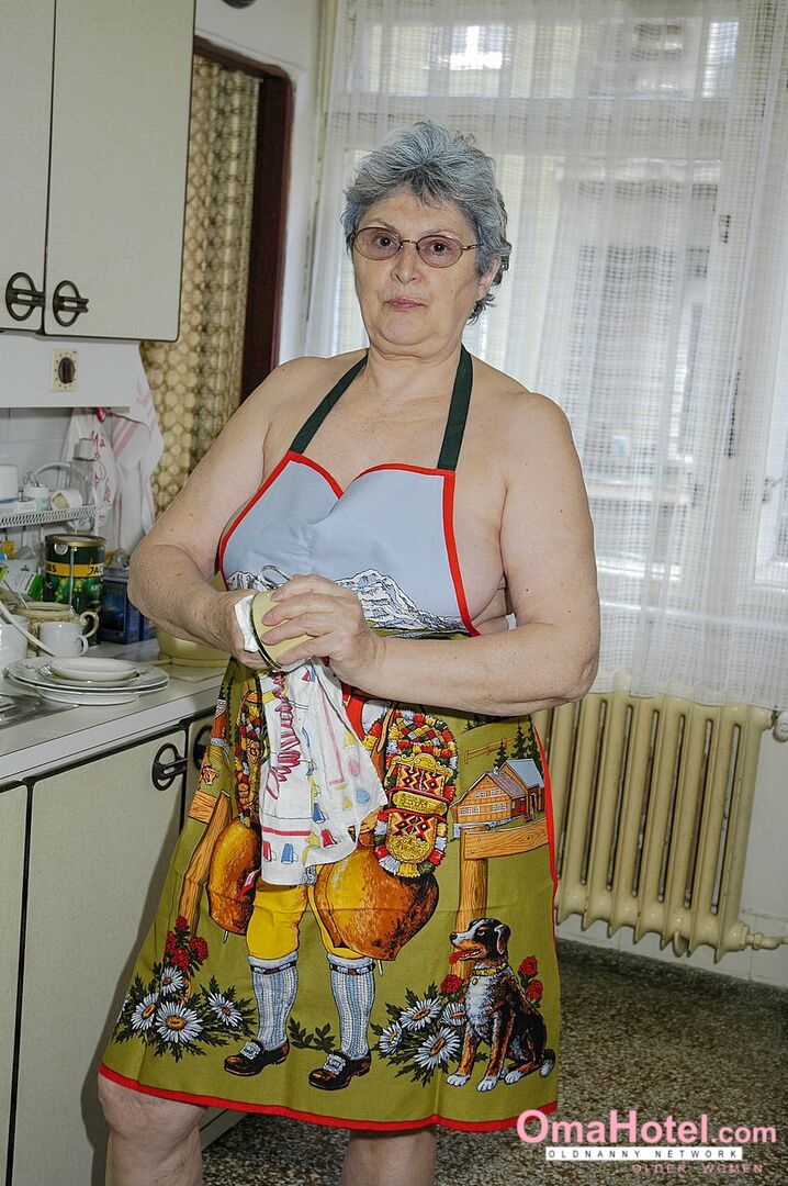 GORGEOUS GRANDMA GETS NAUGHTY DURING HOUSEWORK