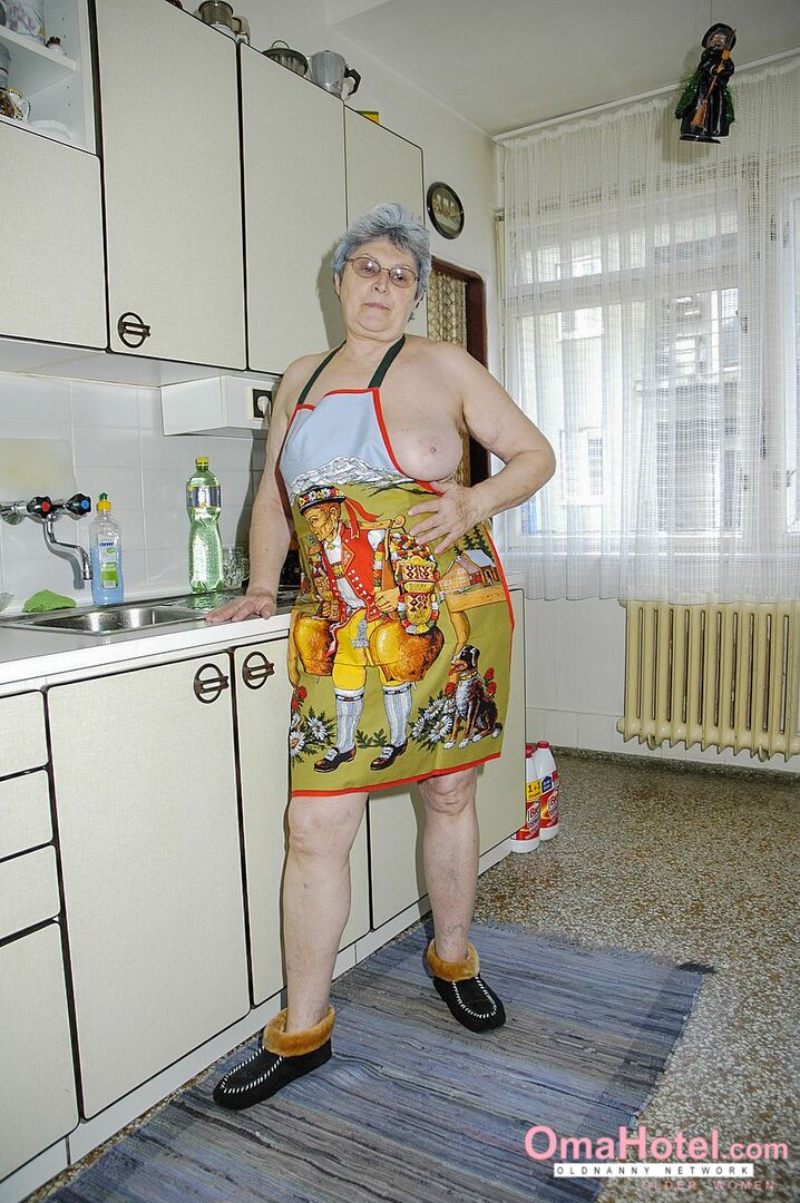 GORGEOUS GRANDMA GETS NAUGHTY DURING HOUSEWORK