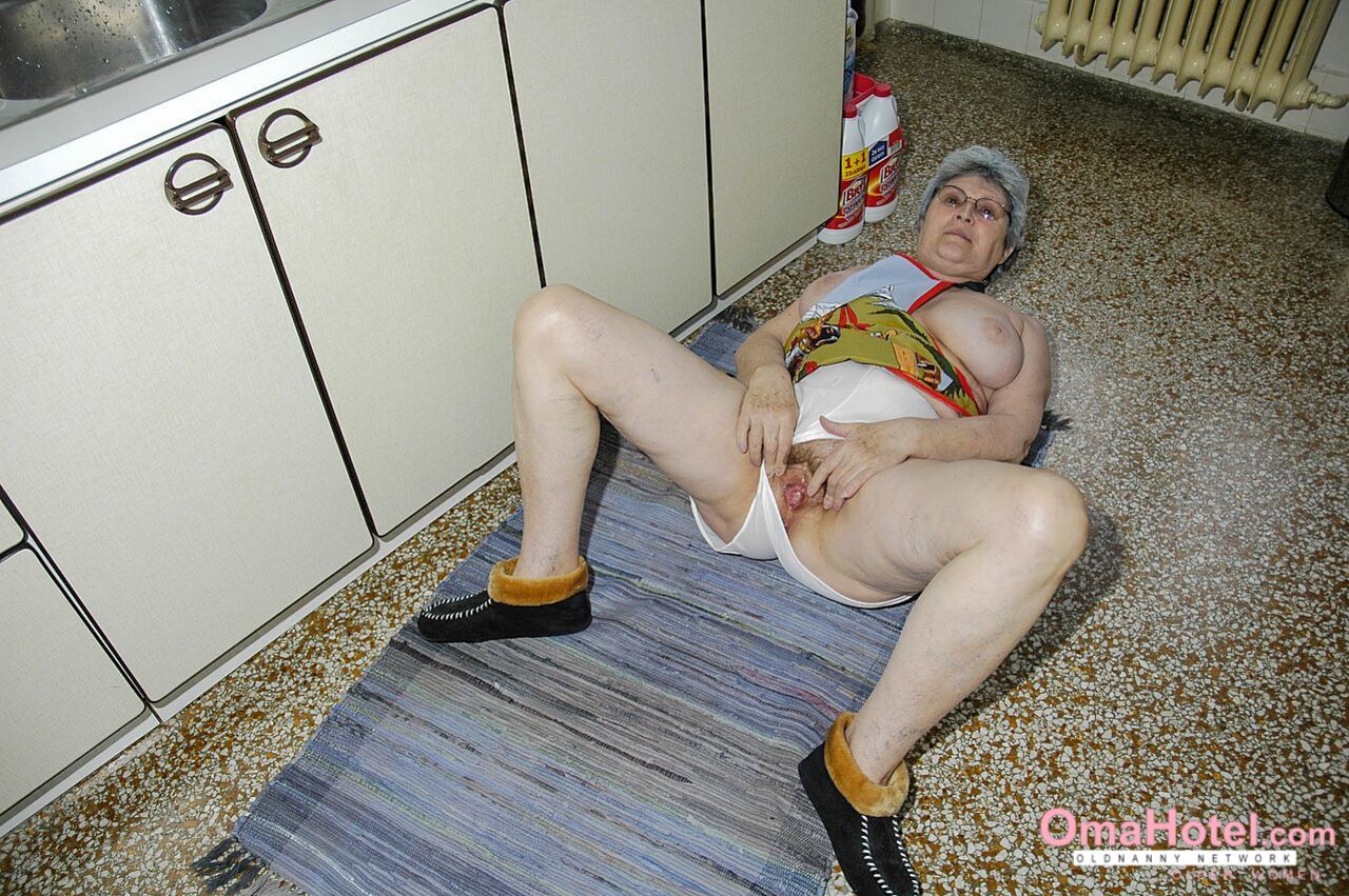 GORGEOUS GRANDMA GETS NAUGHTY DURING HOUSEWORK