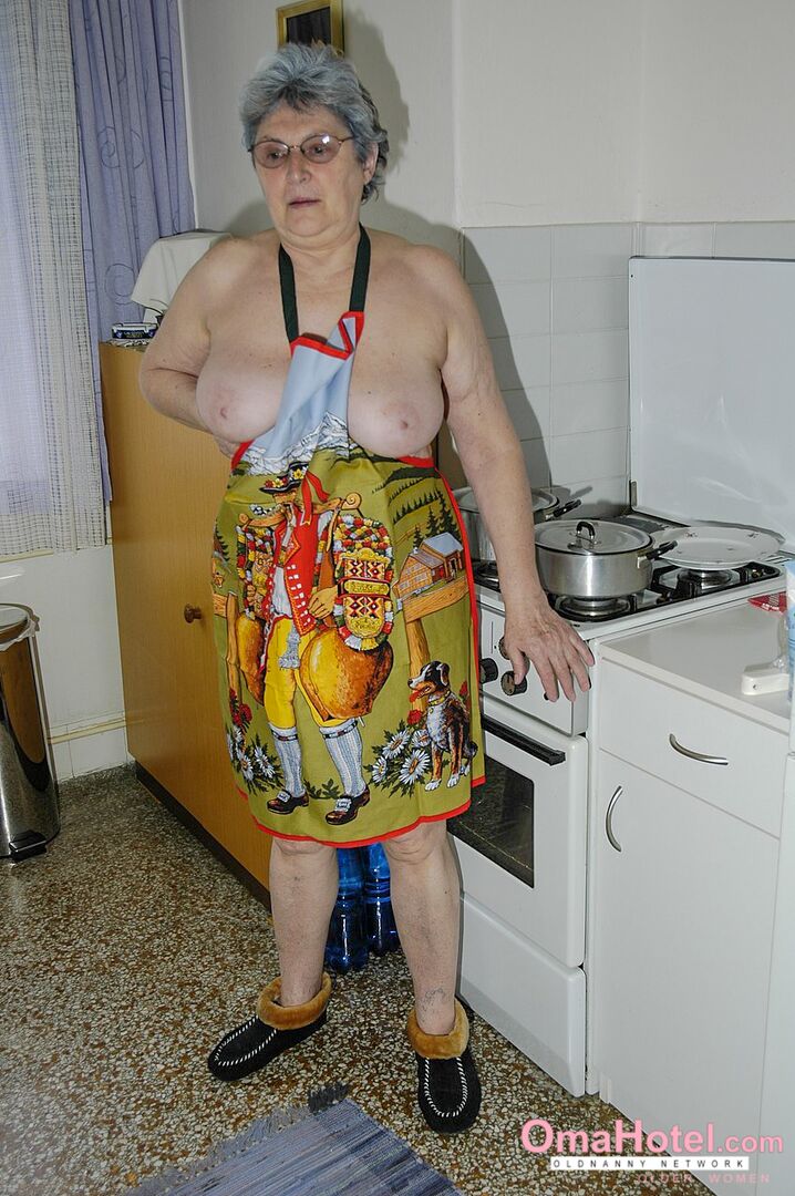 GORGEOUS GRANDMA GETS NAUGHTY DURING HOUSEWORK