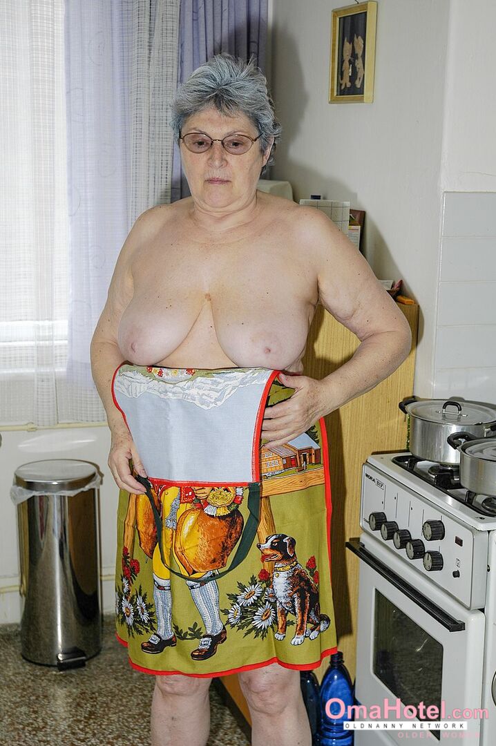 GORGEOUS GRANDMA GETS NAUGHTY DURING HOUSEWORK