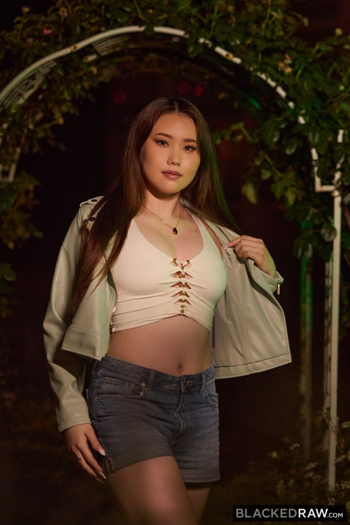 Fun-Sized Hottie Tourist Asuka Tenshi Has BBC Adventure On Vacation
