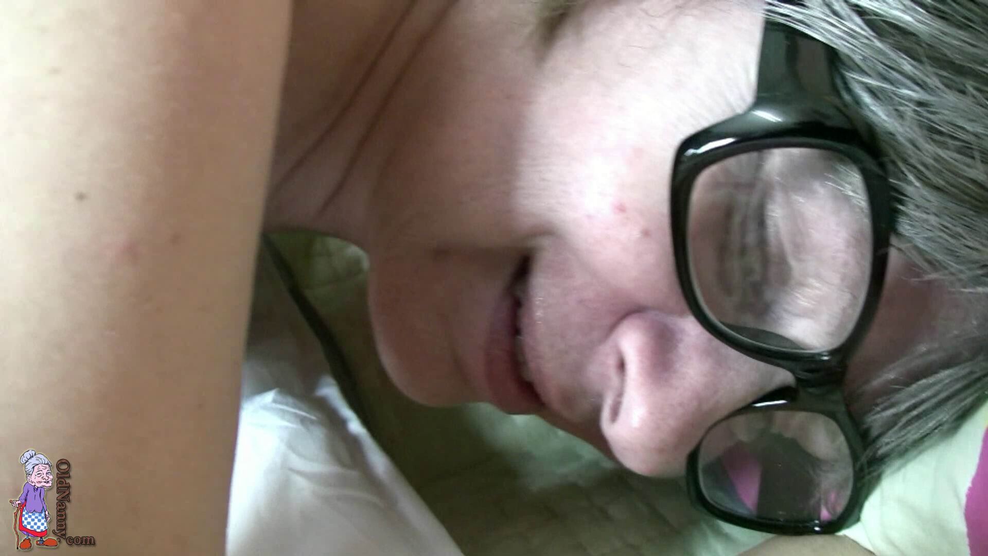 MATURE WOMAN MASTURBATING YOUNG GUY