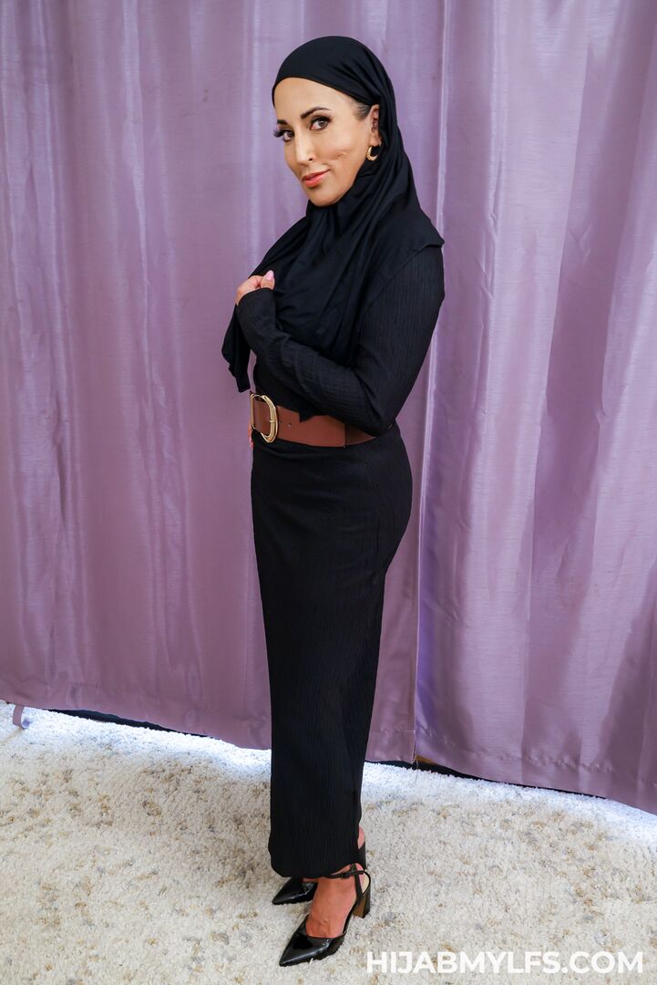 “But This Isn’t Right…” Hijab MILF Sexually Awakened
