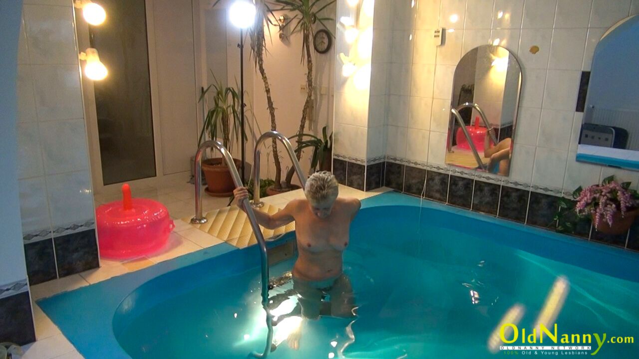SWIMMING SESSION