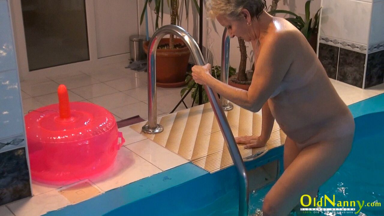 SWIMMING SESSION