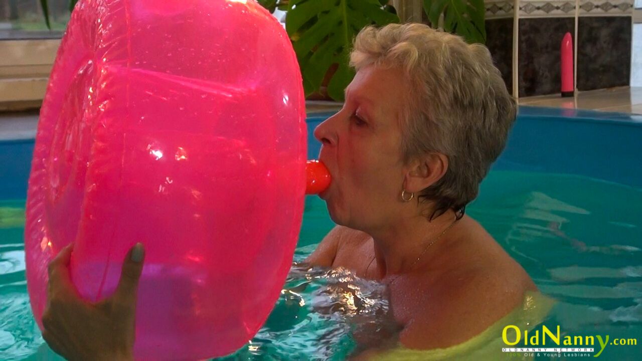 SWIMMING SESSION