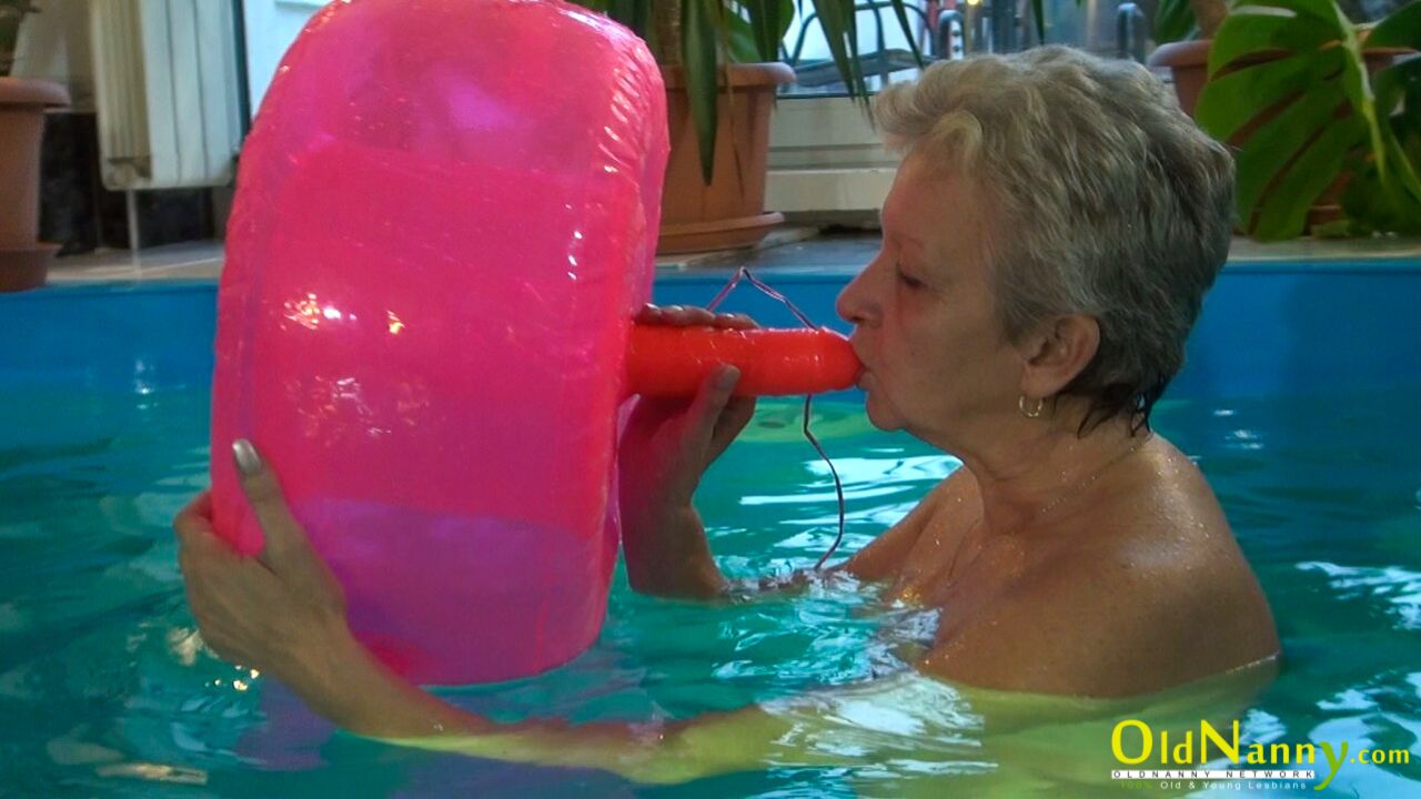 SWIMMING SESSION
