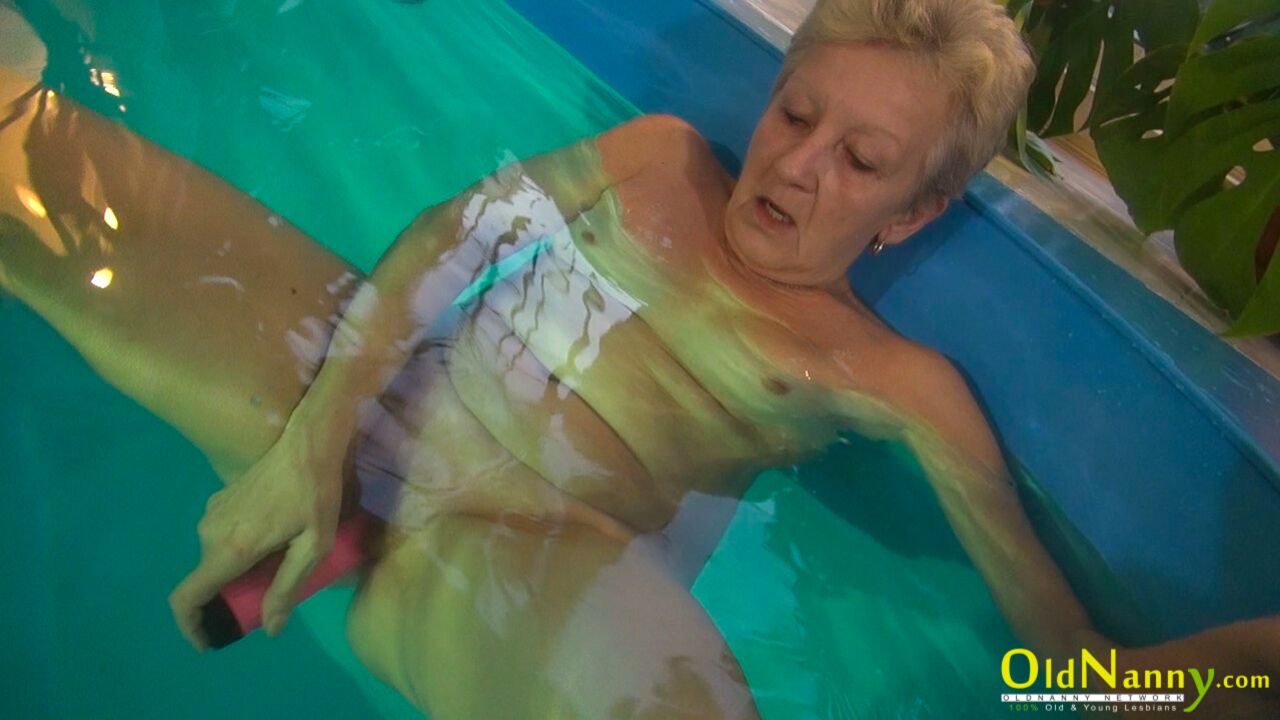 SWIMMING SESSION