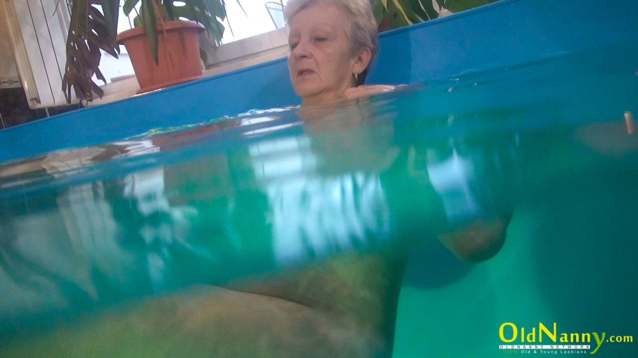 SWIMMING SESSION