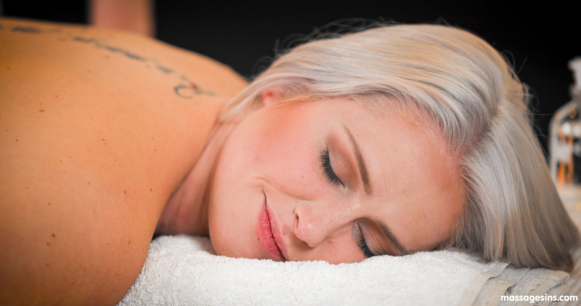 Gigi Max and Mel Melicious erotic massage
