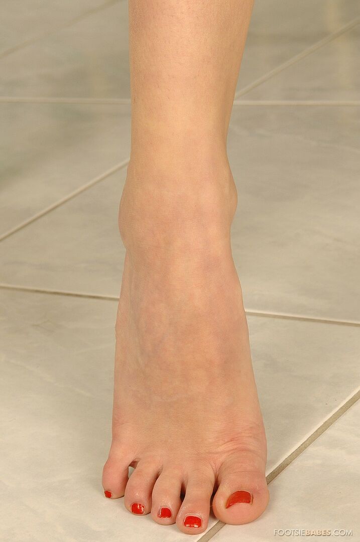 Lank ankles