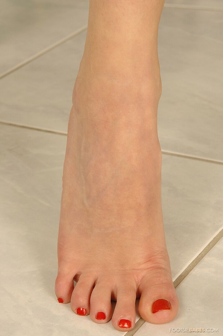 Lank ankles
