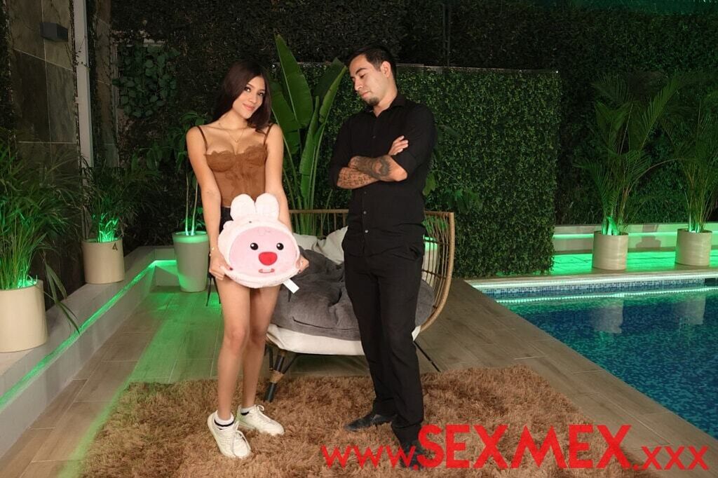 18-YEAR-OLD BABE AND THE HORNY SLY GUY . DANA VALLEJO + CABEZÓN PALMAS