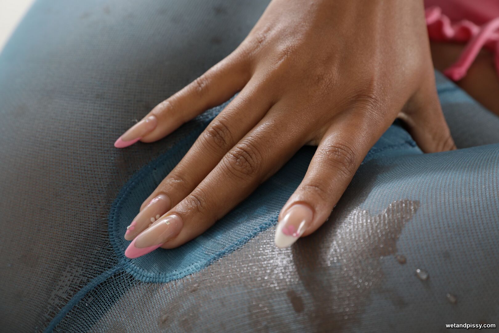 Vicky Menege — Pissy Pantyhose