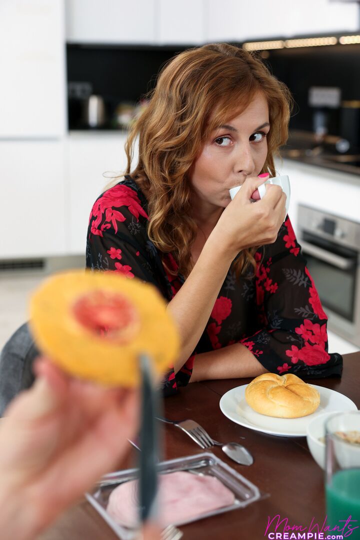 Stepmoms Morning Creampie - S7:E9
