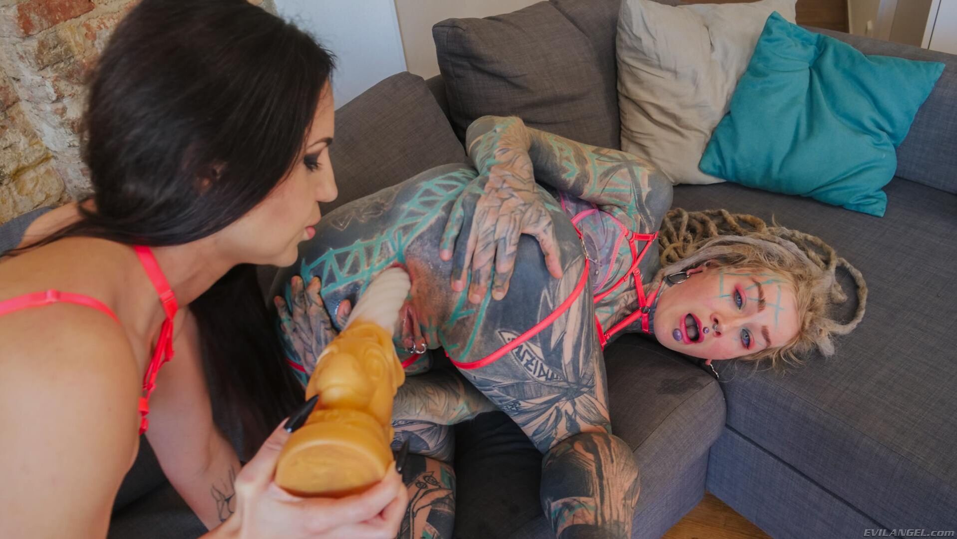 KRISTY & ANUSKATZZ Lesbian Anal Fun