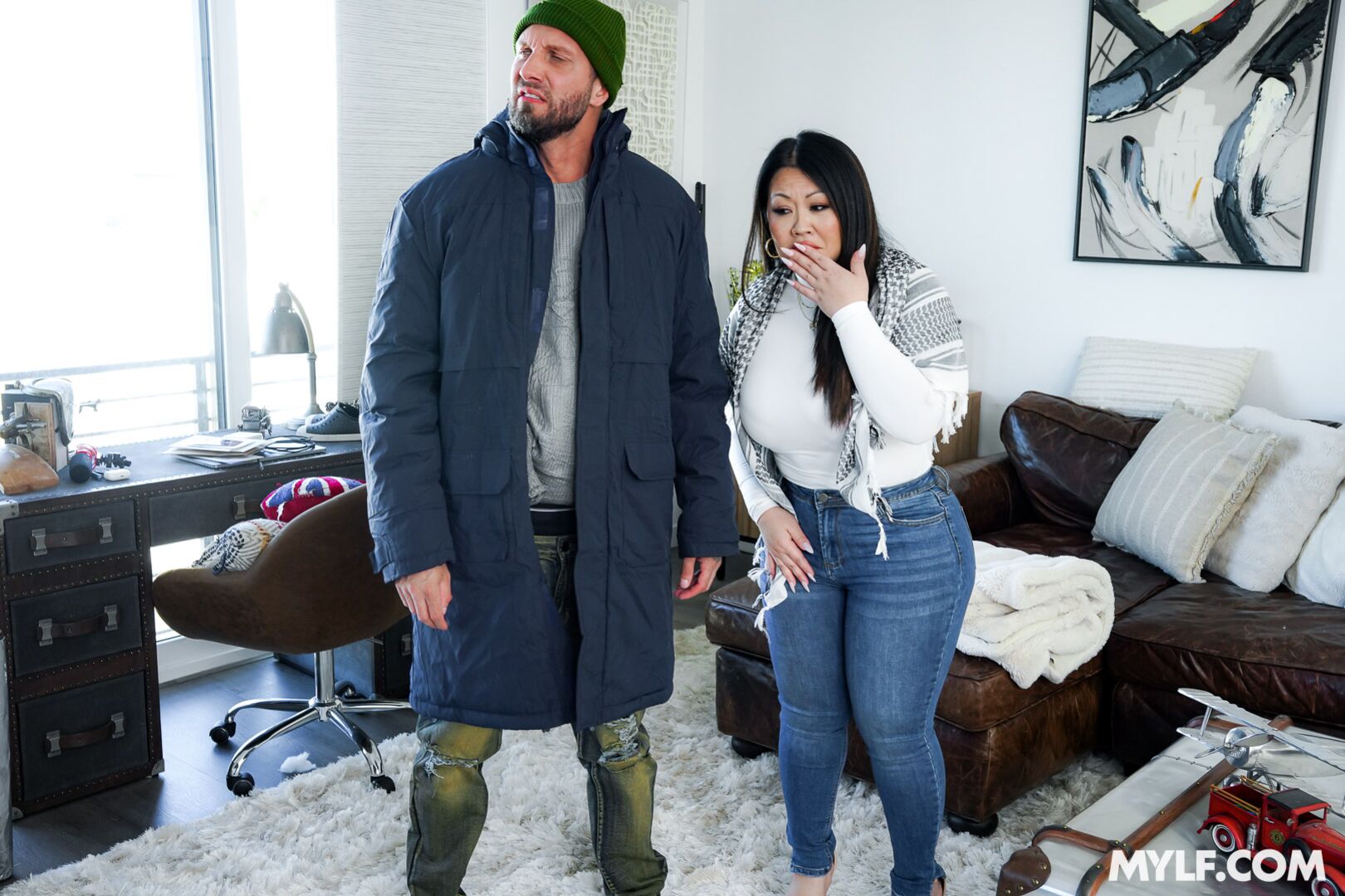 Horny for the Homeless (Tokyo Leigh MYLF Debut)