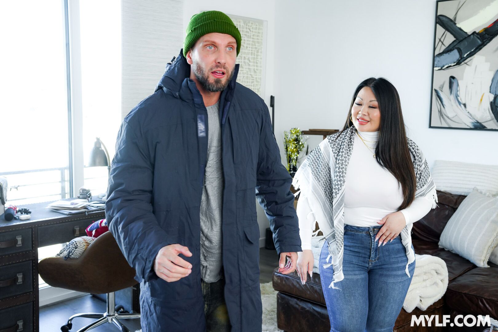 Horny for the Homeless (Tokyo Leigh MYLF Debut)