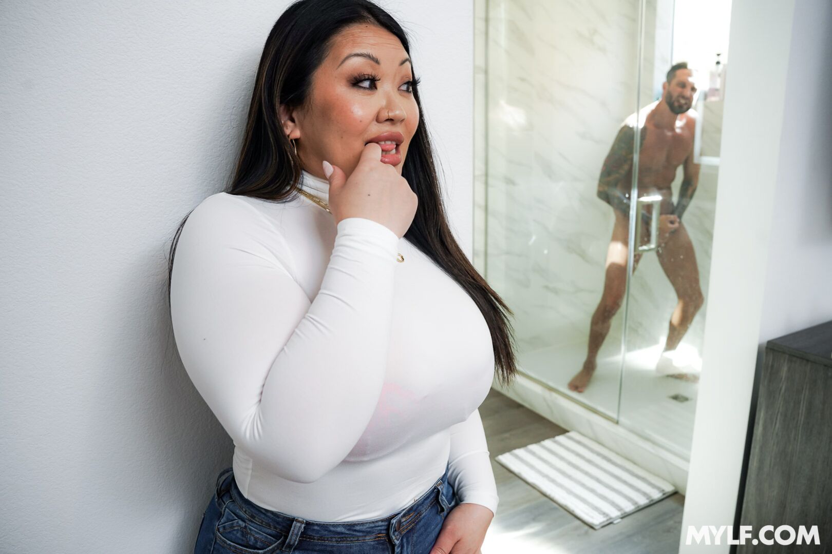 Horny for the Homeless (Tokyo Leigh MYLF Debut)