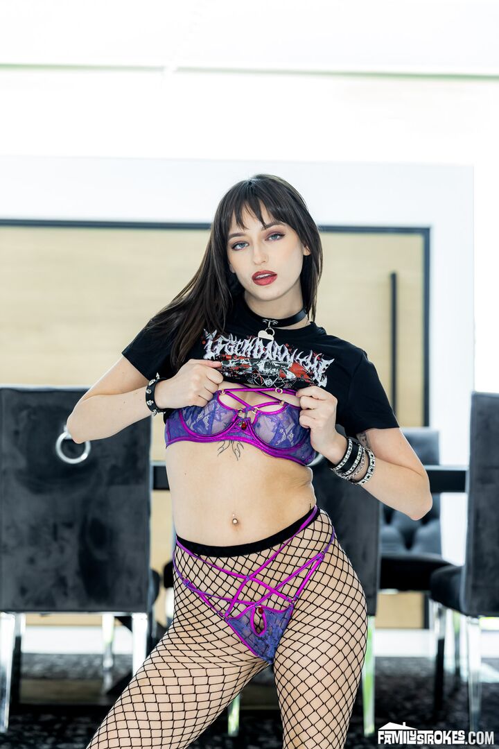 Teaching My Goth Stepdaughter That Daddy Is All She Needs…