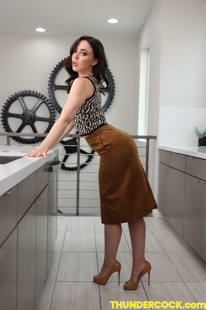 Sexy Whitney Wright gets a Thundercock deal that she can't resist