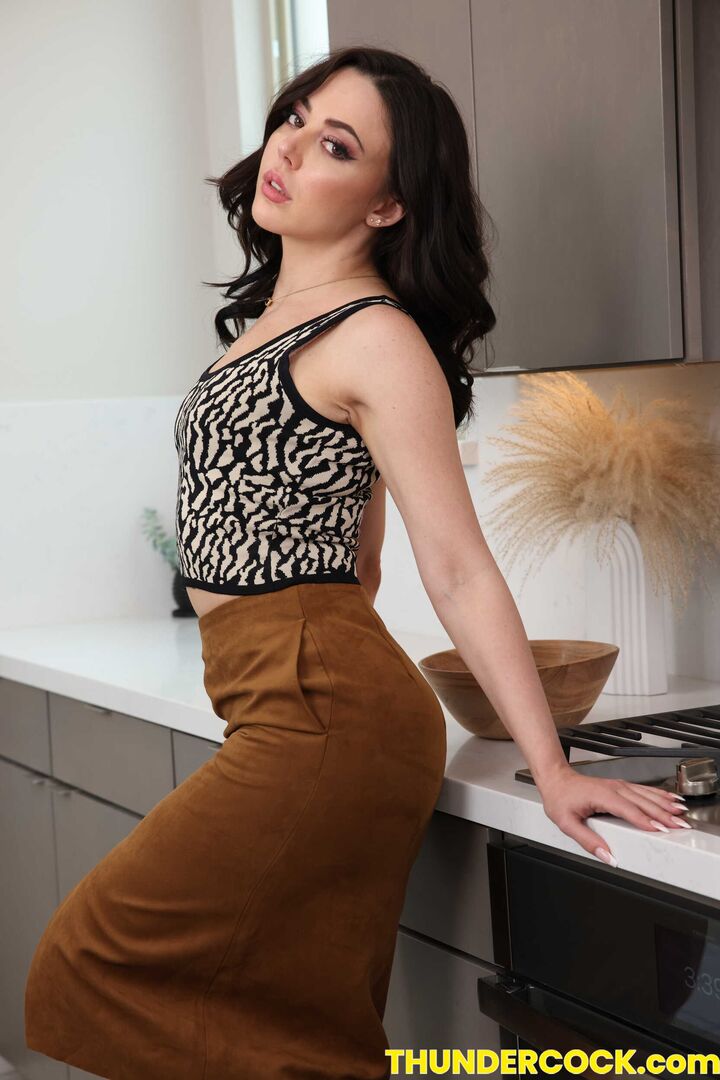 Sexy Whitney Wright gets a Thundercock deal that she can't resist