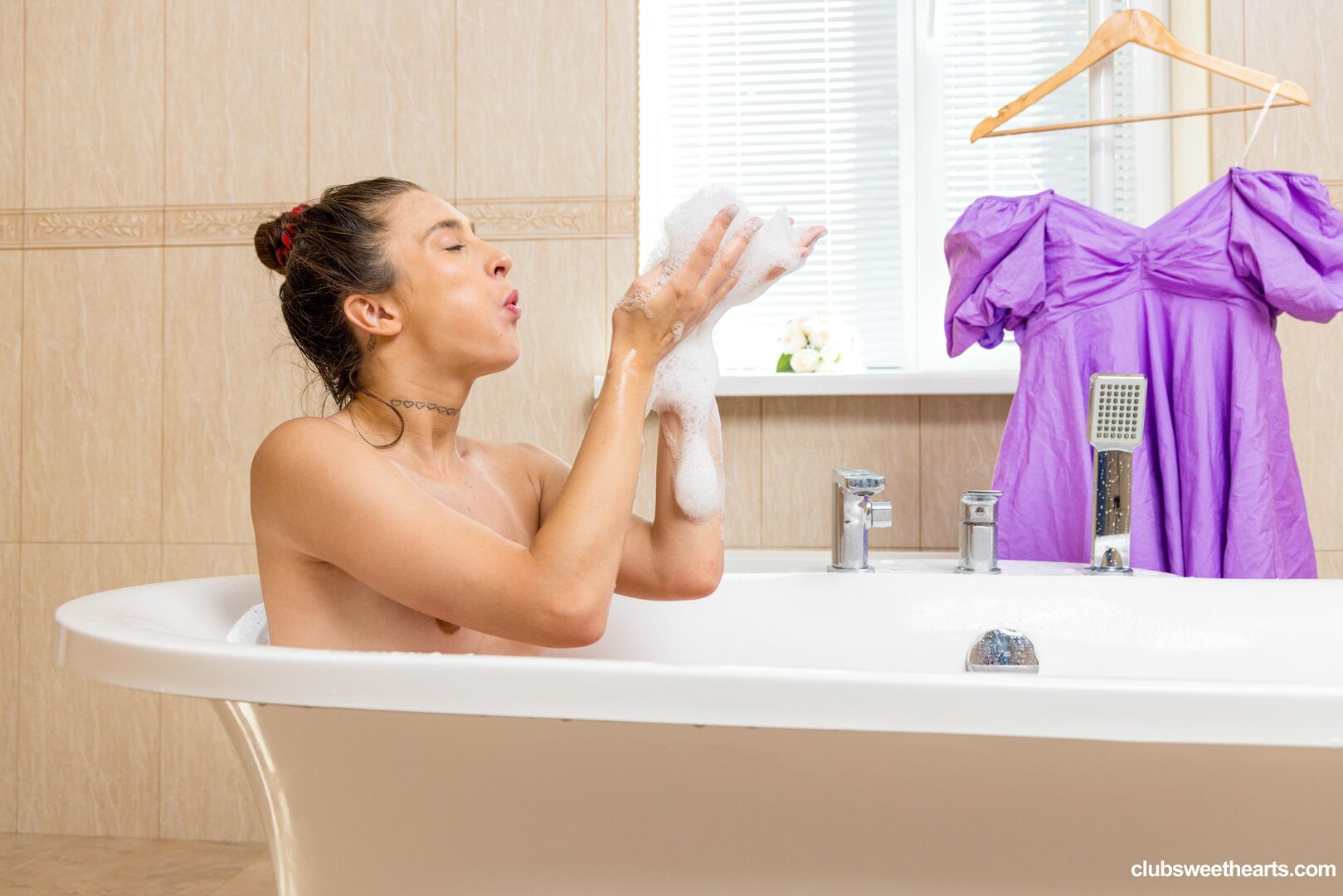 Jane White makes dirty bubbles