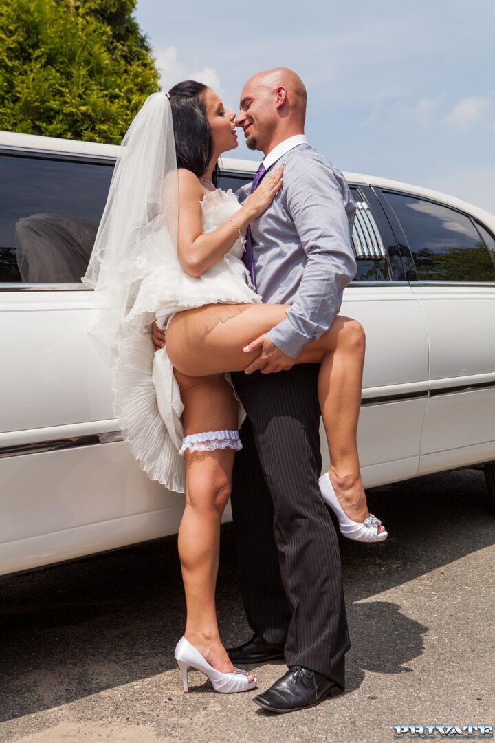 Victoria Blaze In Here Cums The Bride