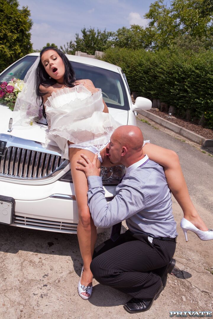 Victoria Blaze In Here Cums The Bride