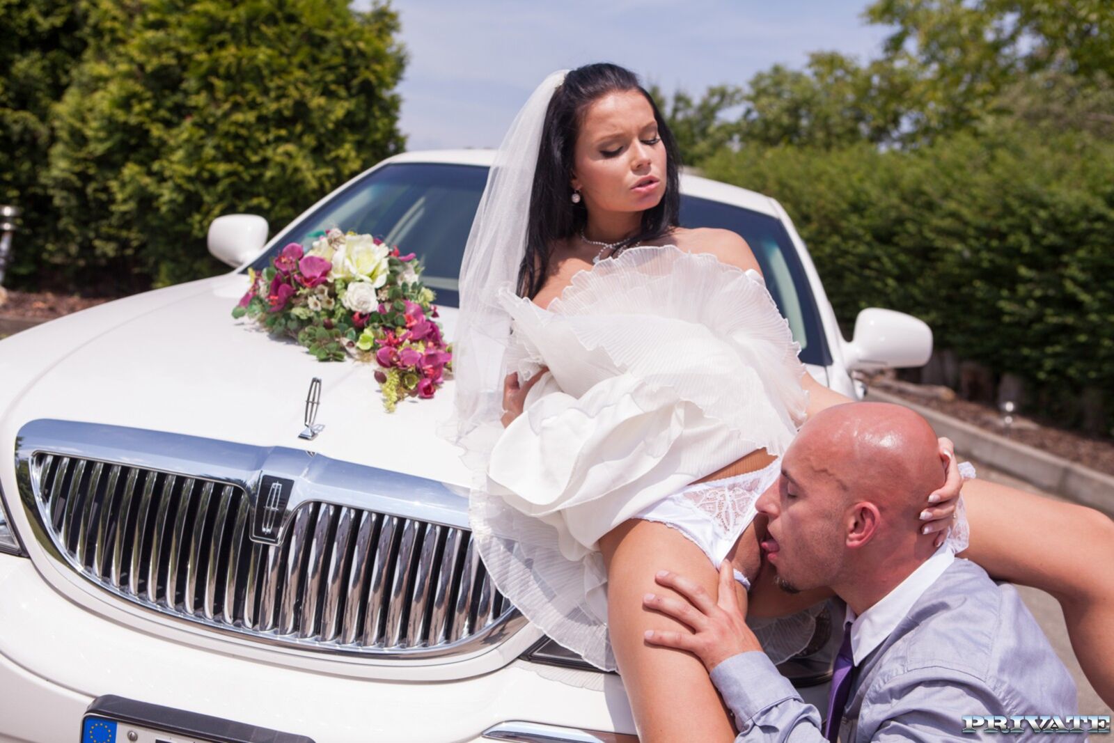 Victoria Blaze In Here Cums The Bride