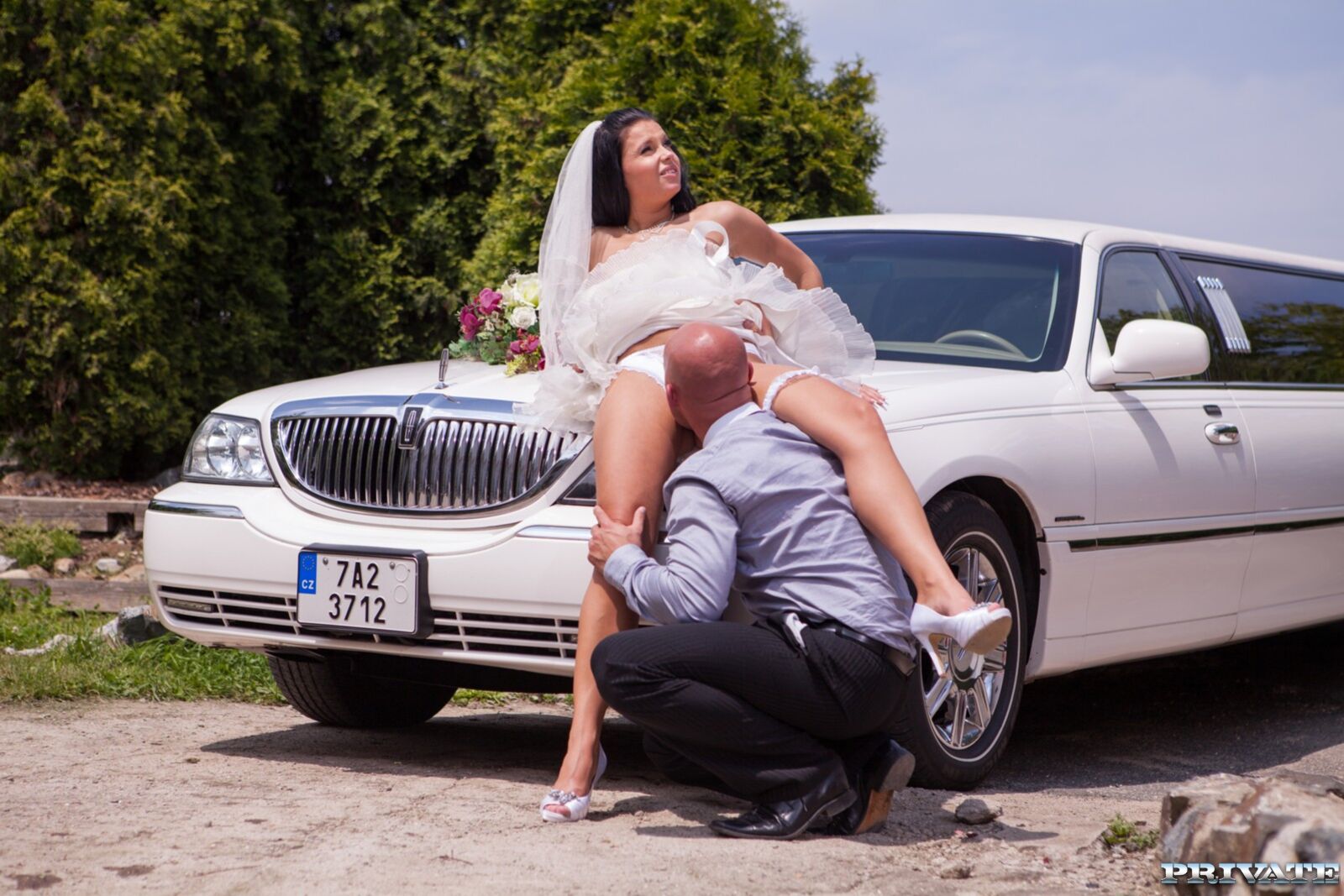 Victoria Blaze In Here Cums The Bride