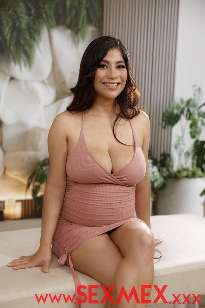 PREGNANT WOMAN GIVES MASSAGES WITH A HAPPY ENDING . Analia Lipha