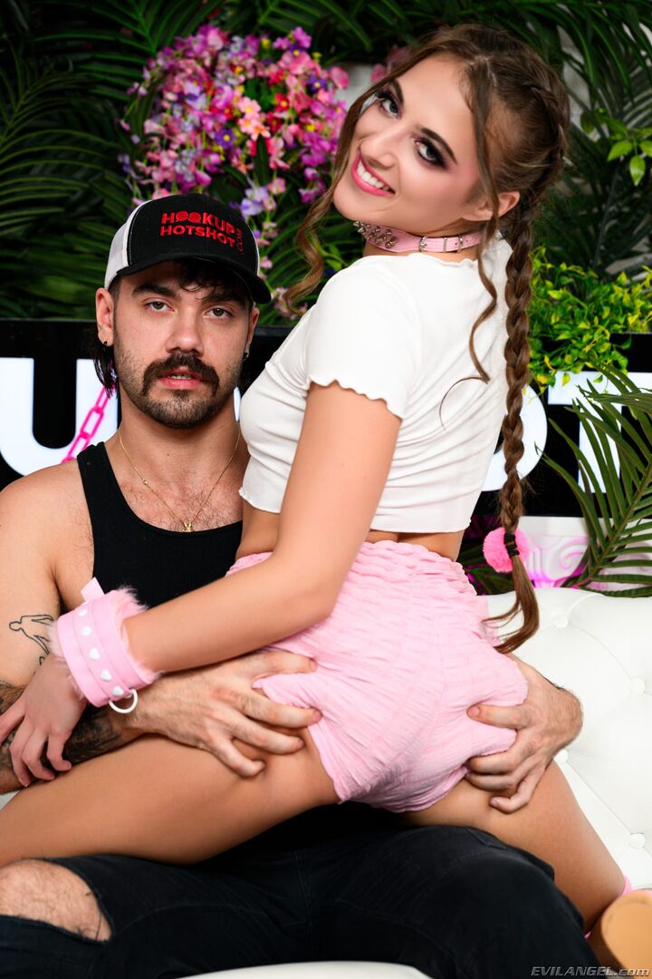 GIA DERZA Anal Pile-Driving & Gaping