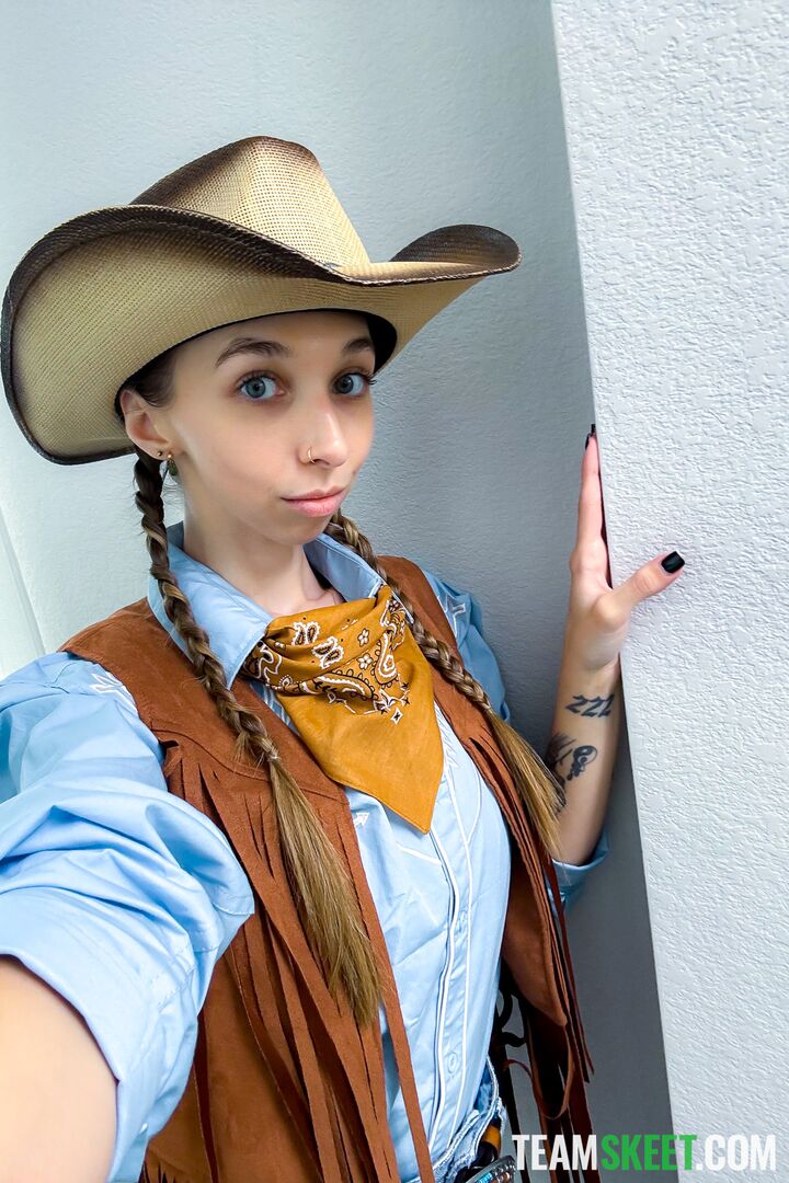 Young Cowgirl Surely Knows How to Ride